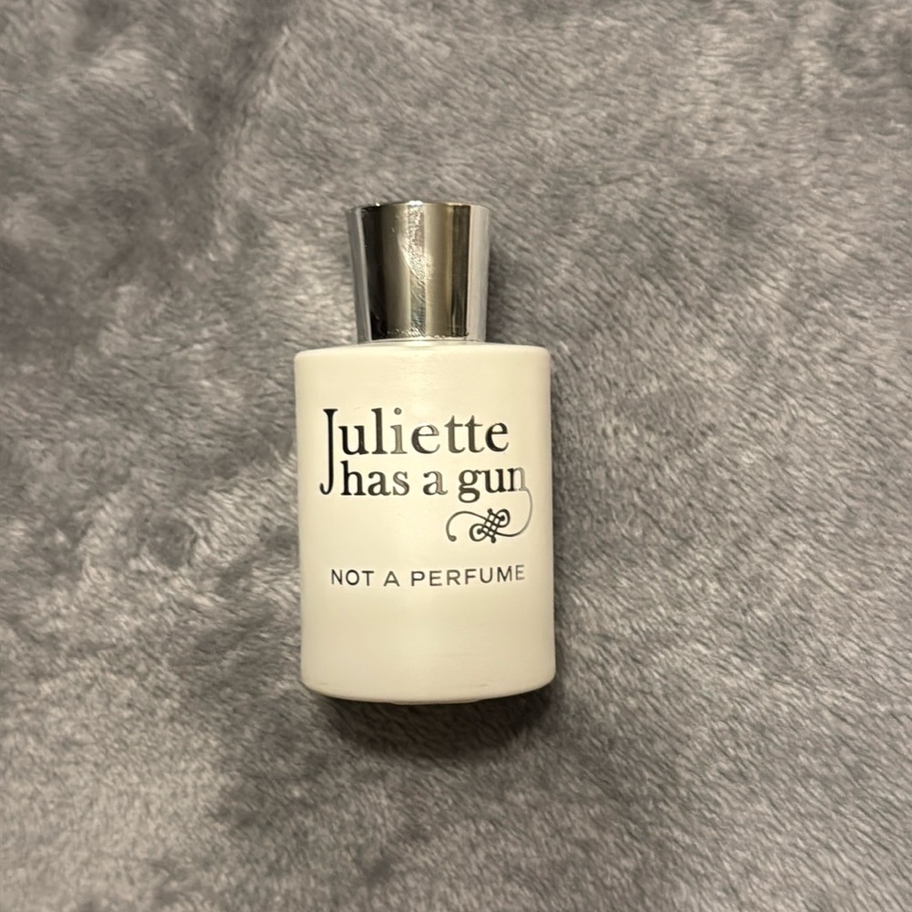 Juliette has a gun